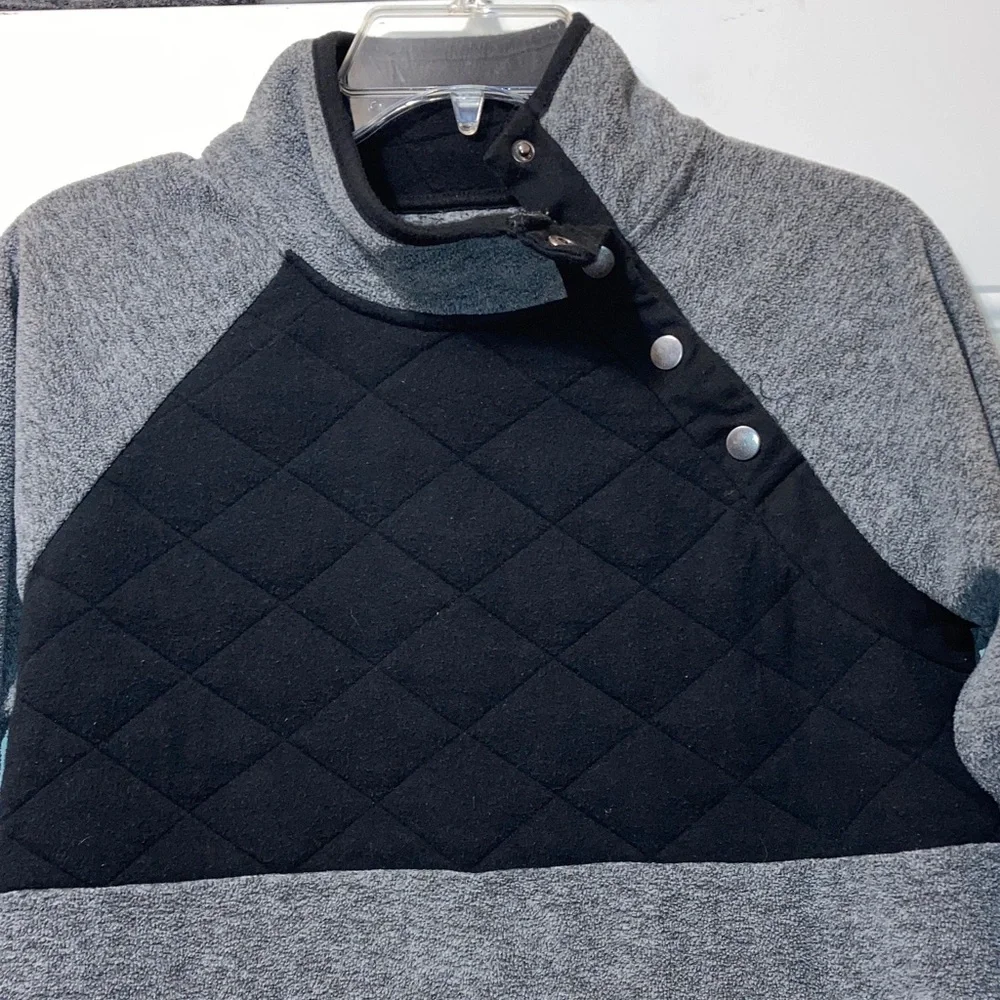 Gray‎ and Black Quilted Pullover S